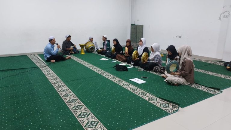 Pembinaan Hadroh, Erlazet Charity, Anak Yatim Binaan, Musik Islami, Peringatan Maulid Nabi, Rohatil Athyaru Tasydu