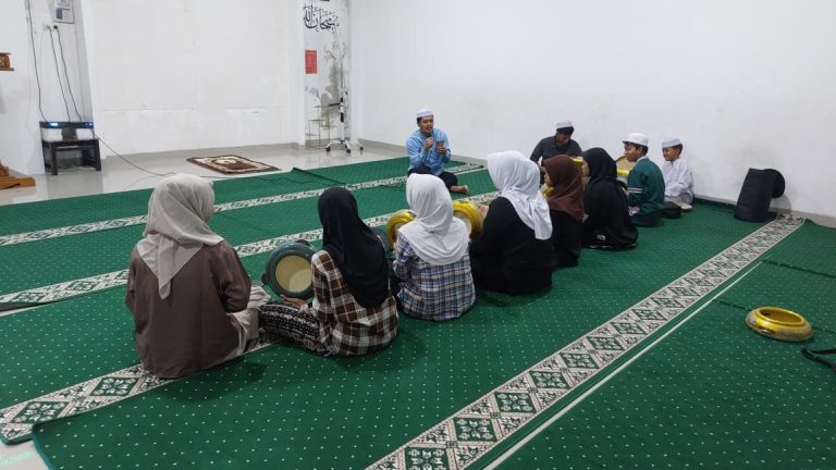 Pembinaan Hadroh, Erlazet Charity, Anak Yatim Binaan, Musik Islami, Peringatan Maulid Nabi, Rohatil Athyaru Tasydu