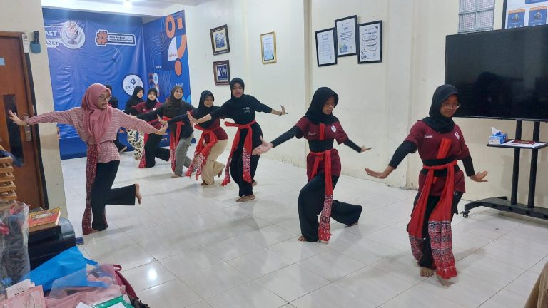 Pelatihan Seni Tari, Erlazet Charity, Pembinaan Anak Yatim, Tari Tradisional Indonesia, Tari Igel Molek, Tari Lenggang Nyai