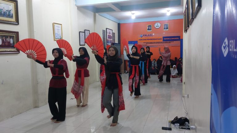 Pelatihan Seni Tari, Erlazet Charity, Pembinaan Anak Yatim, Tari Tradisional Indonesia, Tari Igel Molek, Tari Lenggang Nyai