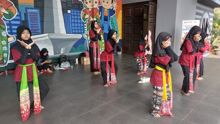 Pelatihan Seni Tari, Erlazet Charity, Pembinaan Anak Yatim, Tari Tradisional Indonesia, Tari Lenggang Nyai, Tari Nusantara