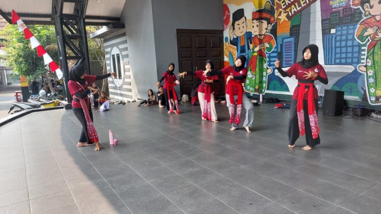 Pelatihan Seni Tari, Erlazet Charity, Anak Yatim Binaan, Tari Bajidor Kahot, Tari Lenggang Nyai, Tari Nusantara