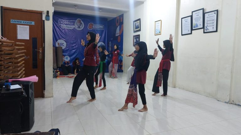 Pelatihan Seni Tari, Erlazet Charity, Anak Yatim Binaan, Tari Bajidor Kahot, Tari Igel Molek, Seni Tari Tradisional