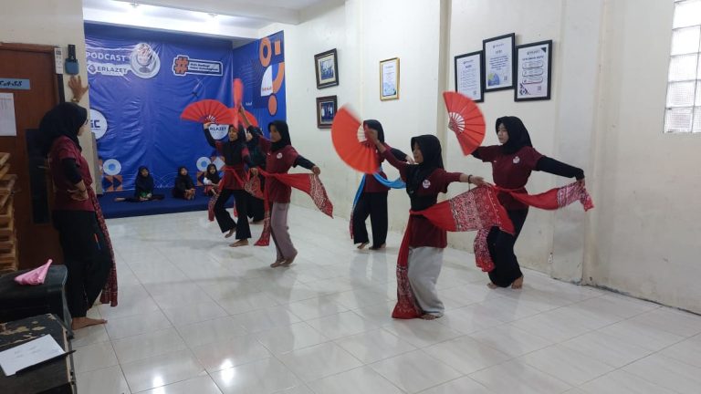 Pelatihan Seni Tari, Erlazet Charity, Anak Yatim Binaan, Tari Bajidor Kahot, Tari Igel Molek, Seni Tari Tradisional