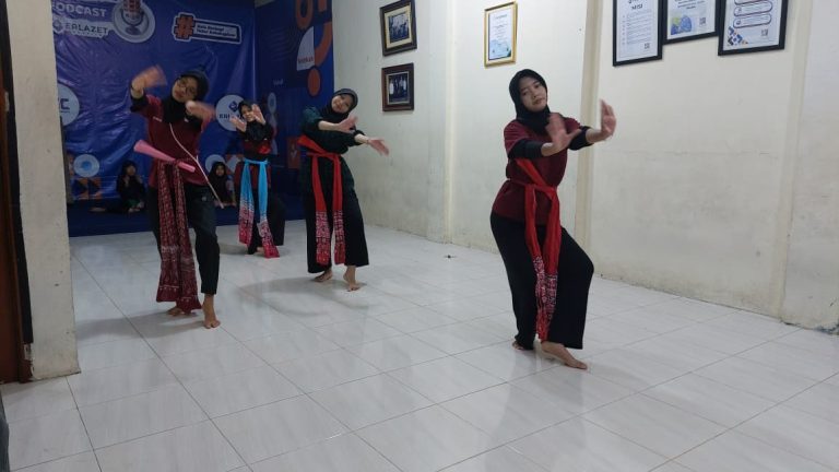Pelatihan Seni Tari, Erlazet Charity, Anak Yatim Binaan, Tari Bajidor Kahot, Tari Igel Molek, Seni Tari Tradisional