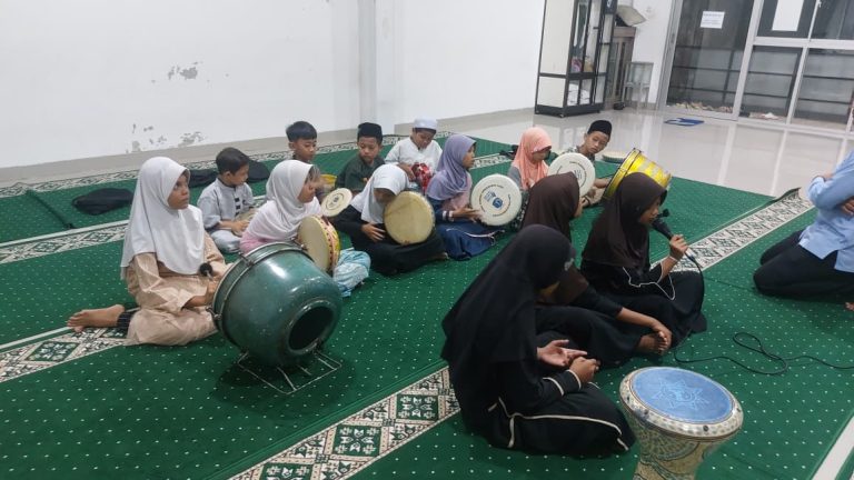 Pembinaan Hadroh, Erlazet Charity, Anak Yatim Binaan, Musik Islami, Sholawat Waqtu Sahar, Seni Hadroh Indonesia