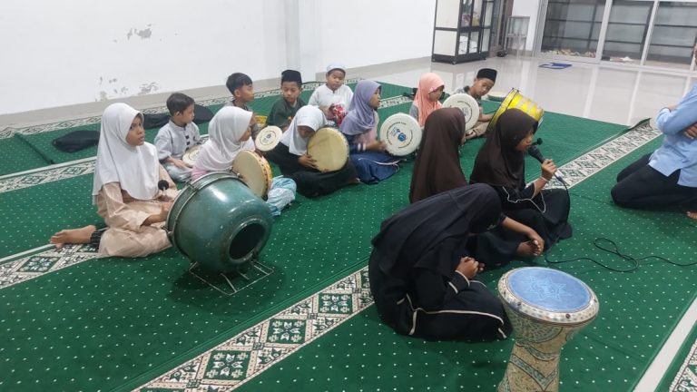 Pembinaan Hadroh, Erlazet Charity, Anak Yatim Binaan, Musik Islami, Sholawat Waqtu Sahar, Seni Hadroh Indonesia