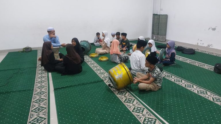 Pembinaan Hadroh, Erlazet Charity, Anak Yatim Binaan, Musik Islami, Sholawat Waqtu Sahar, Seni Hadroh Indonesia