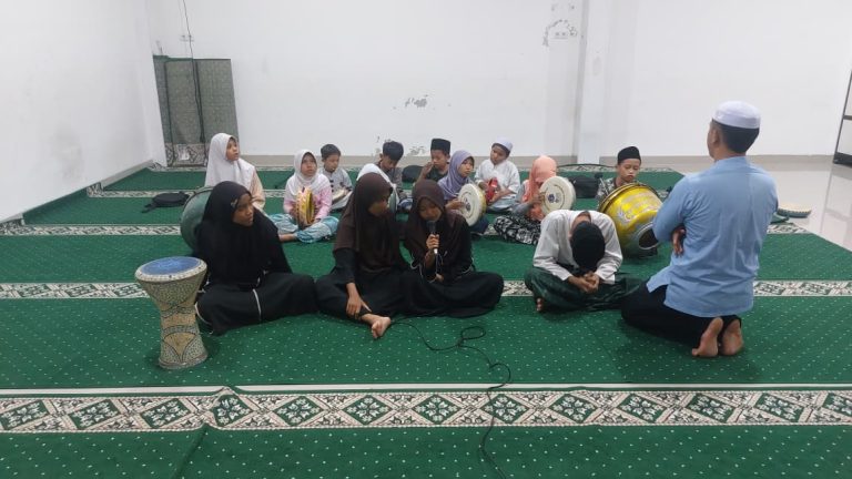 Pembinaan Hadroh, Erlazet Charity, Anak Yatim Binaan, Musik Islami, Sholawat Waqtu Sahar, Seni Hadroh Indonesia