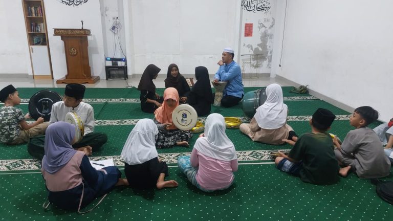 Pembinaan Hadroh, Erlazet Charity, Anak Yatim Binaan, Musik Islami, Sholawat Waqtu Sahar, Seni Hadroh Indonesia