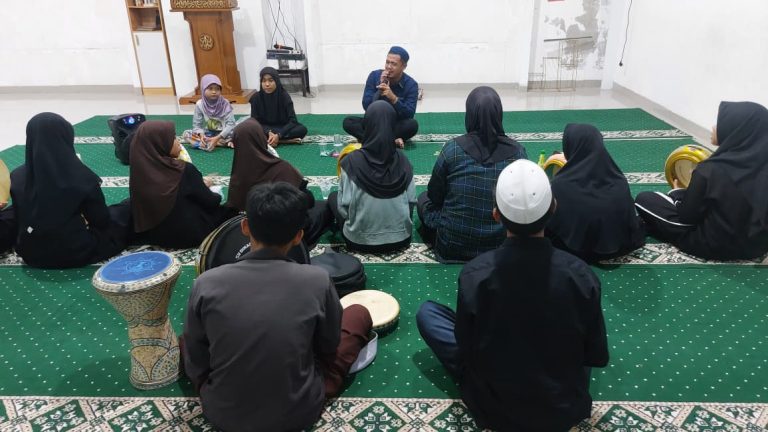 Hadroh, Anak Yatim, Musik Islami, Erlazet Charity, Pembinaan Anak, Seni Religi