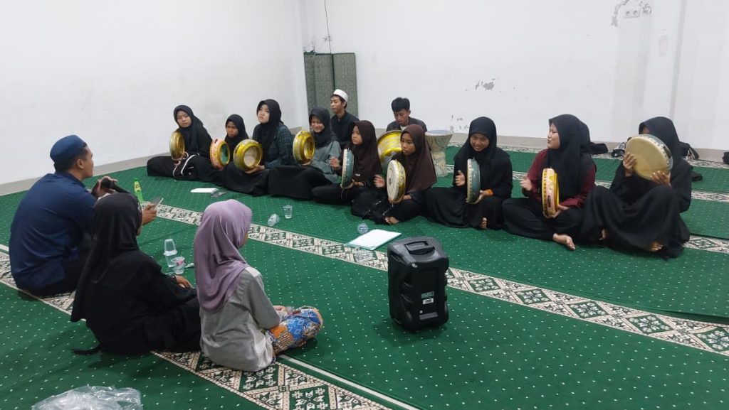 Hadroh, Anak Yatim, Musik Islami, Erlazet Charity, Pembinaan Anak, Seni Religi