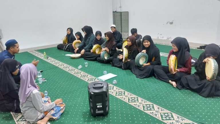 Hadroh, Anak Yatim, Musik Islami, Erlazet Charity, Pembinaan Anak, Seni Religi