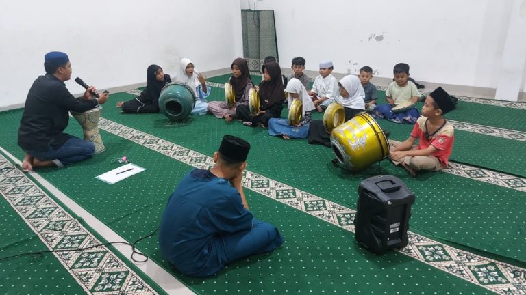 Pembinaan Hadroh, Hadroh Anak Yatim, Erlazet Charity, Musik Religi Islami, Sholawat, Pemberdayaan Anak Yatim