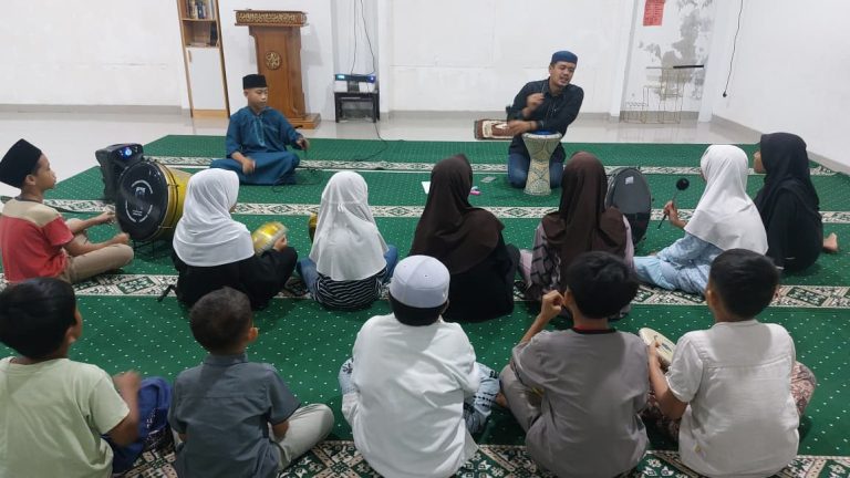 Pembinaan Hadroh, Hadroh Anak Yatim, Erlazet Charity, Musik Religi Islami, Sholawat, Pemberdayaan Anak Yatim