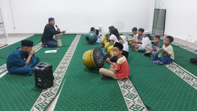 Pembinaan Hadroh, Hadroh Anak Yatim, Erlazet Charity, Musik Religi Islami, Sholawat, Pemberdayaan Anak Yatim