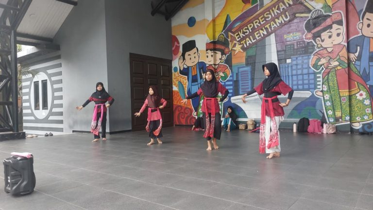 Pelatihan Seni Tari, Erlazet Charity, Anak Yatim Binaan, Tari Bajidor Kahot, Tari Wiratani, Tari Pesona Nusantara
