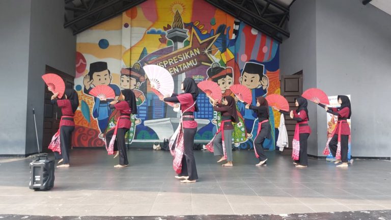 Pelatihan Seni Tari, Erlazet Charity, Anak Yatim Piatu, Tari Pesona Nusantara, Pemberdayaan Anak, Pengembangan Bakat Anak